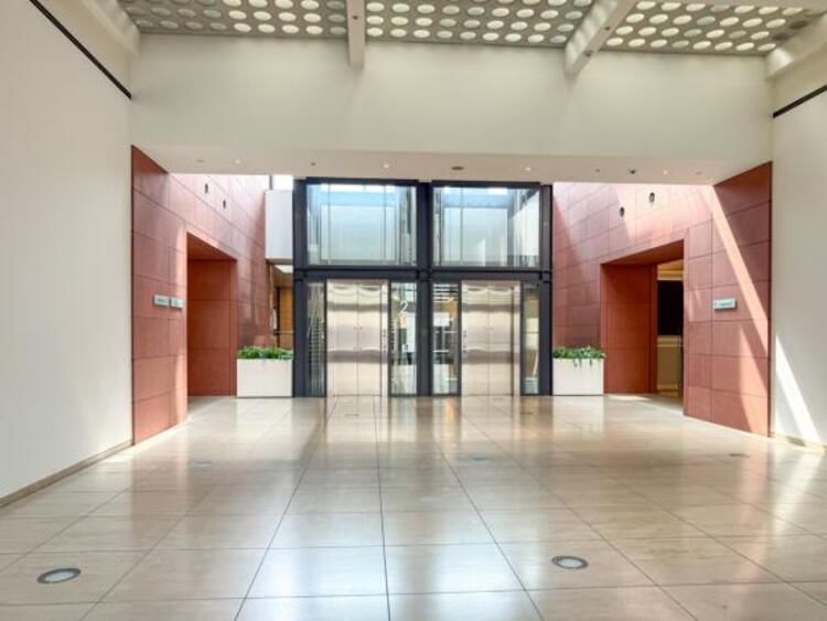 エントランス エントランスは、まさに顔となる場所。シンプルながらも格調高い雰囲気を漂わせています。