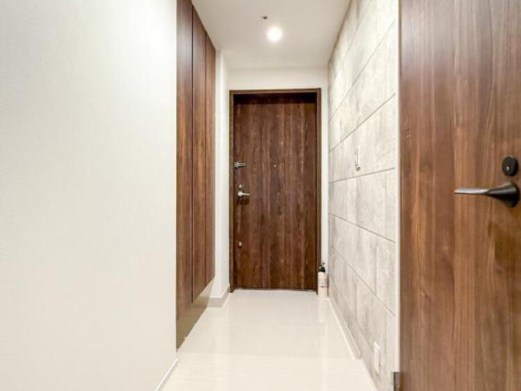 その他 スタイリッシュなのはもちろん、質感があり、機能的でもあるエントランス。