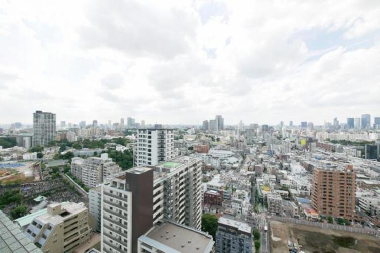 その他 開放感のある眺望。季節による景色の変化を日常の生活と共に感じてください。