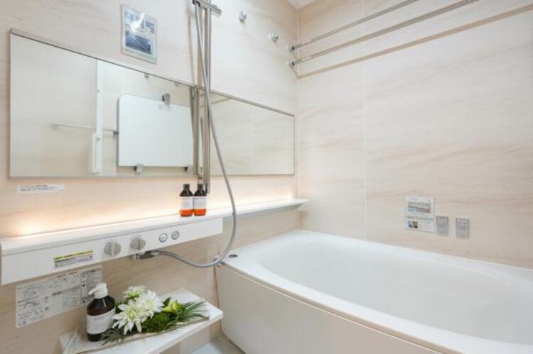 風呂 高級感を演出する内装。くつろぎのスペースにも、癒しのスペースにもなる心休まる空間です。