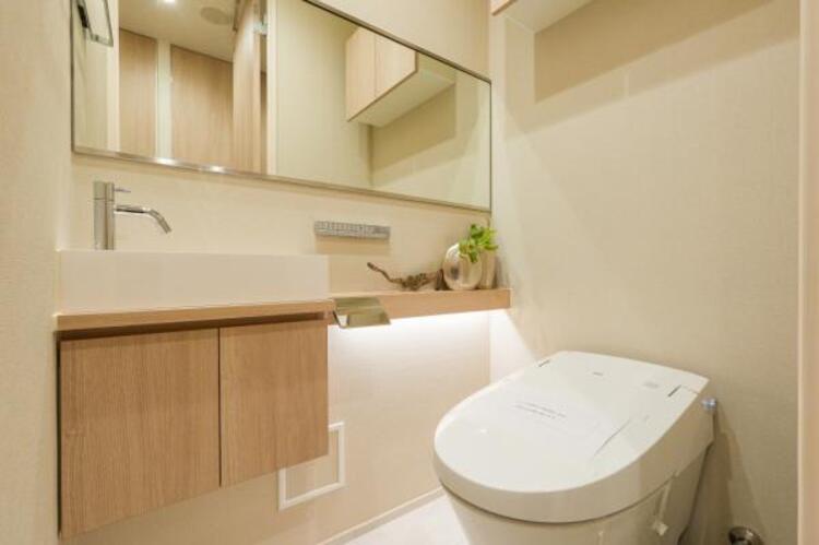 トイレ 清潔感溢れるトイレ。落ち着いた空間で安らぎのひとときをお過ごしいただけます。