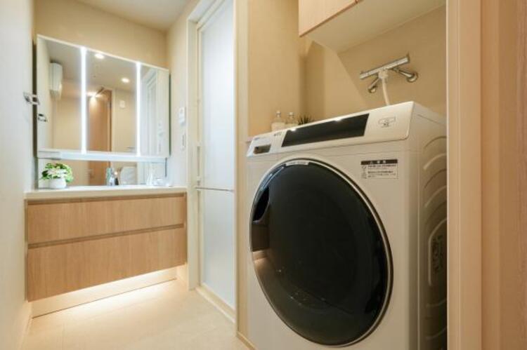 洗面 【家具・小物は販売価格に含まれません】清潔感のあるワイドな洗面台は収納力もあり、いつでもすっきりとした洗面室に。