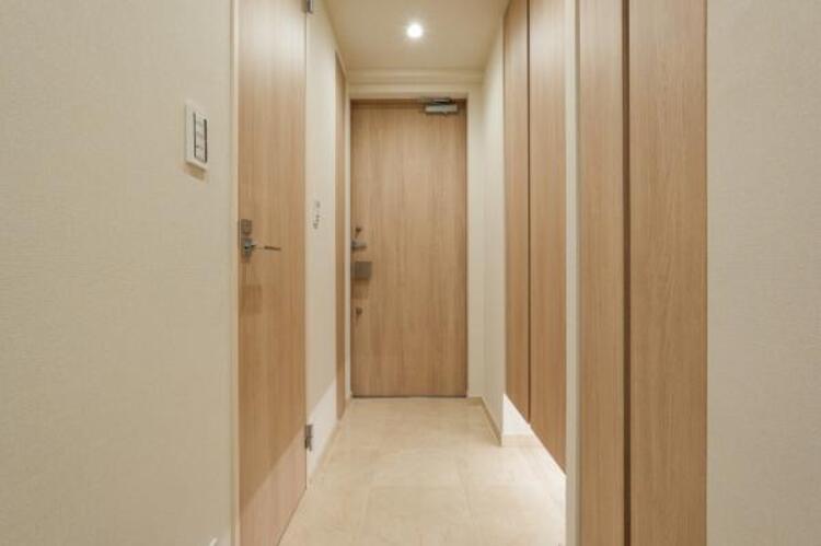 その他 スタイリッシュなのはもちろん、質感があり、機能的でもあるエントランス。