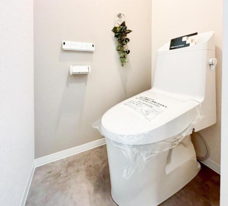トイレ 清潔感溢れるトイレ。落ち着いた空間で安らぎのひとときをお過ごしいただけます。（2025.9.16撮影）
