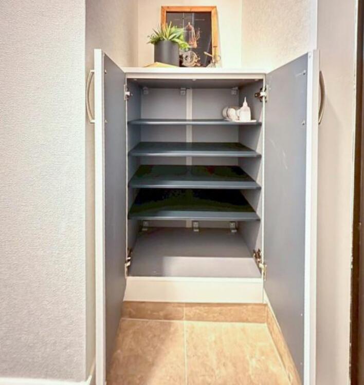 その他 清潔感のある空間を保てるよう収納スペースを設けていますので、玄関をスッキリ綺麗な空間に纏めます。（2025.9.16撮影）