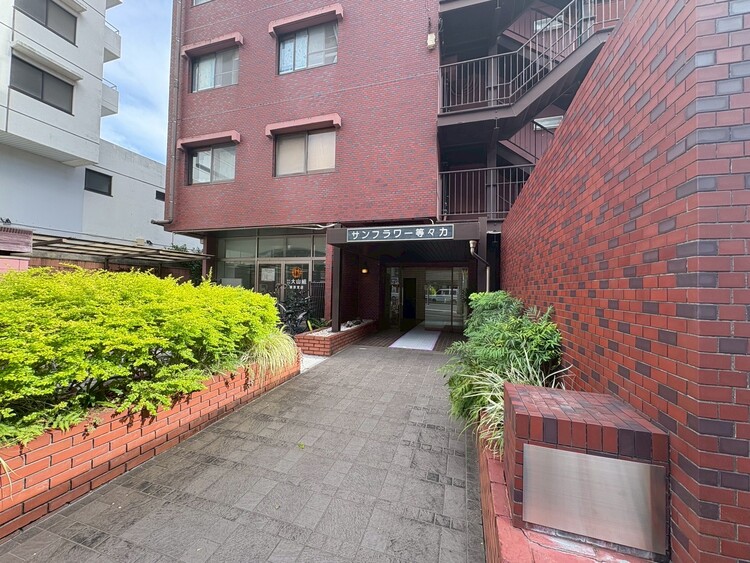 その他 上質感漂う玄関アプローチです。