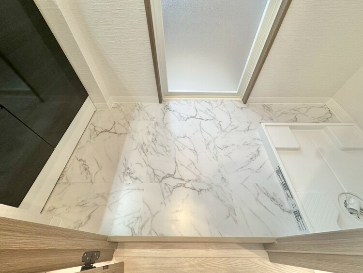 その他 十分な広さの脱衣所。