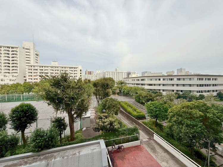 その他 眺望や窓からの景色が良いと、家で過ごす時間も快適です。