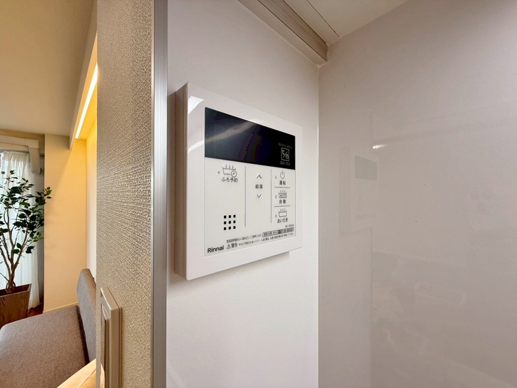 その他 見やすい画面で操作しやすい給湯パネル。
