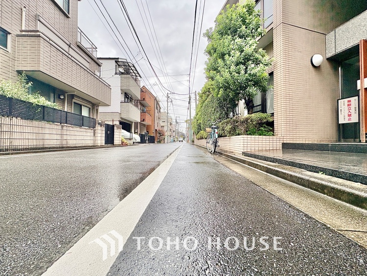 内装 ◆サンサンと◆差し込む太陽の光がこのリビングに笑いをもたらす。