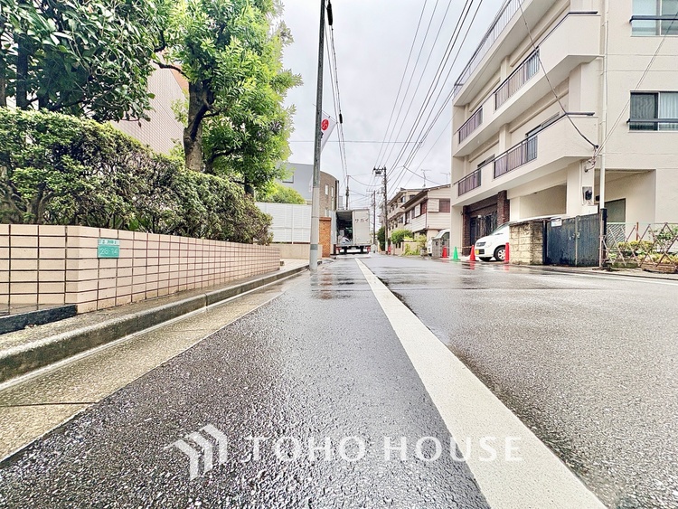 内装 ◆サンサンと◆差し込む太陽の光がこのリビングに笑いをもたらす。