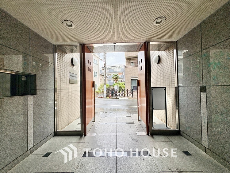 洗面 【Powderroom】広く使い勝手のよい空間と設備で演出。シンプルな使いやすさだけでなくたっぷりの収納力も実現。