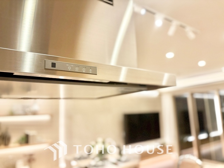 キッチン 時を超えて愛されるデザインが、日常を特別なひとときへと昇華させます。この場所から、心満たされる豊かな食卓が始まります。