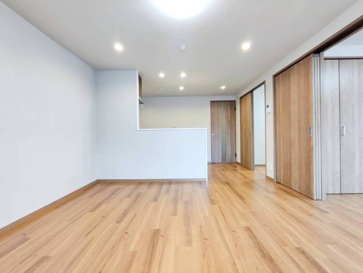 居間 落ち着いた雰囲気に包まれて、伸びやかな空間。