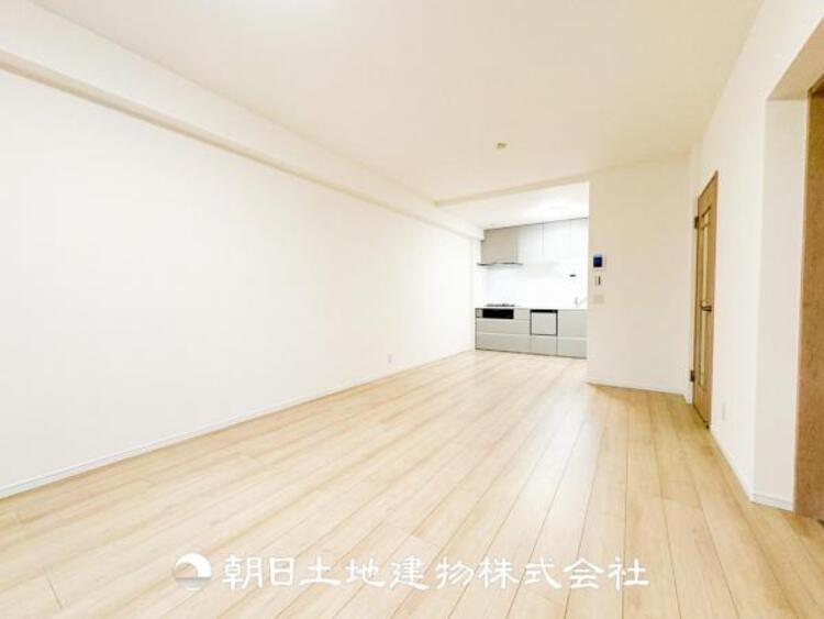 居間 大切な人とともに、心穏やかに過ごすひとときになるリビング。