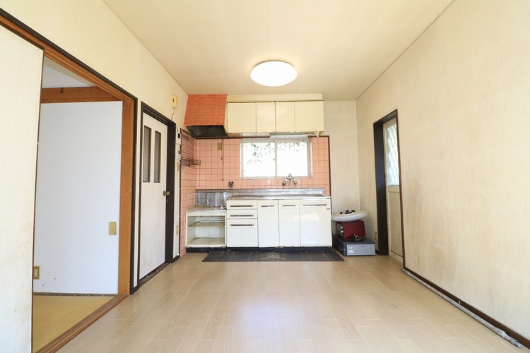 居間 【リビング】「他社で住宅ローンに落ちてしまった」「車のローンが残っている」など、住宅ローンでお困りの方はぜひ一度弊社までご相談ください。