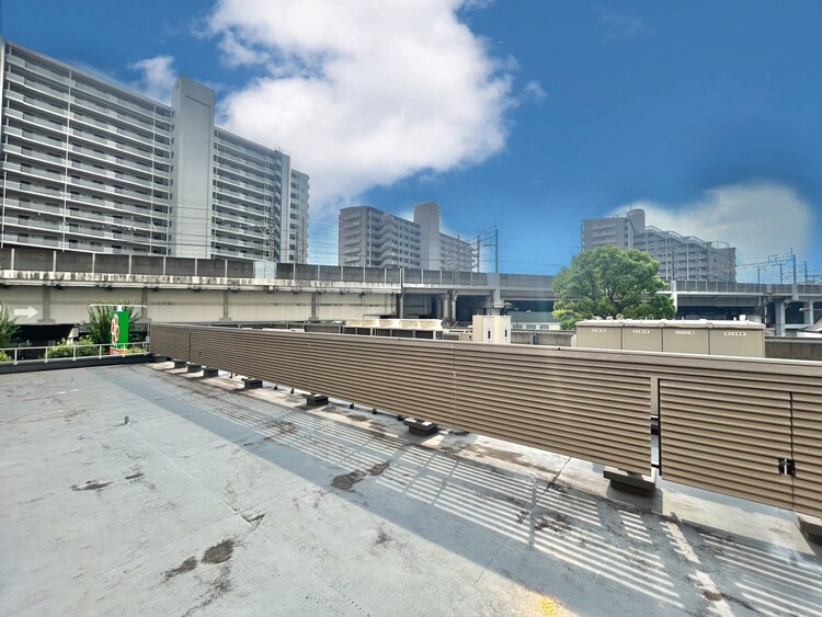 バルコニー 頬をなでる、優しい風を感じることが出来ます。