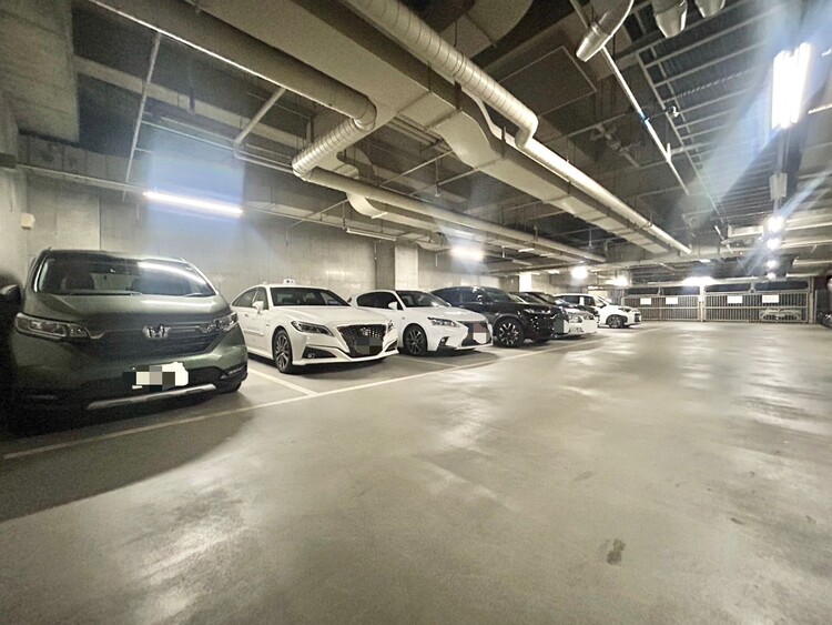 駐車場 本物件の駐車スペースです。車種制限のある場合もございますので、お気軽にお問い合わせくださいませ。