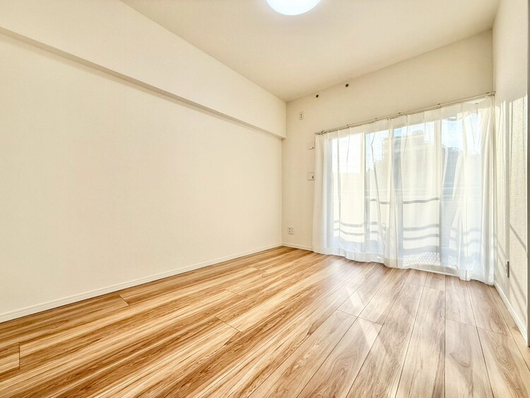 寝室 ベッドも十分に設置するスペースがあります。