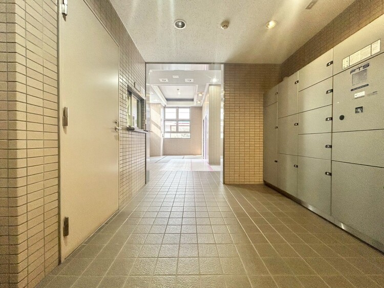 エントランス エントランス内部は、管理が行き届き清潔な共有スペースとなっています。