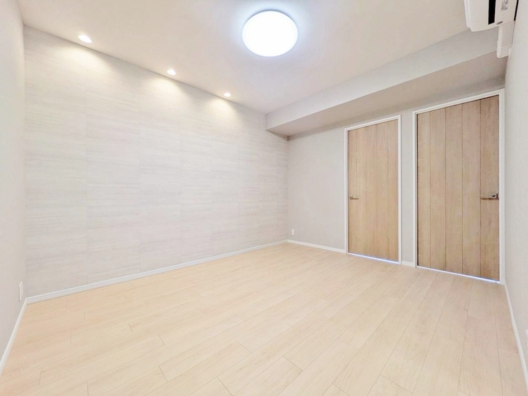 居間 忙しく過ぎゆく日常を置き去るほど、ゆったりした時間が流れるリビング。