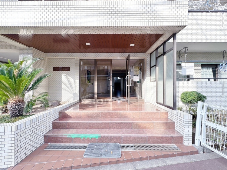 エントランス 外と内をつなぐエントランスは、まさに顔となる場所。