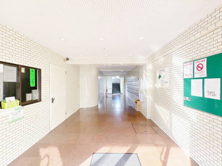 エントランス エントランス内部は、管理が行き届き清潔な共有スペースとなっています。