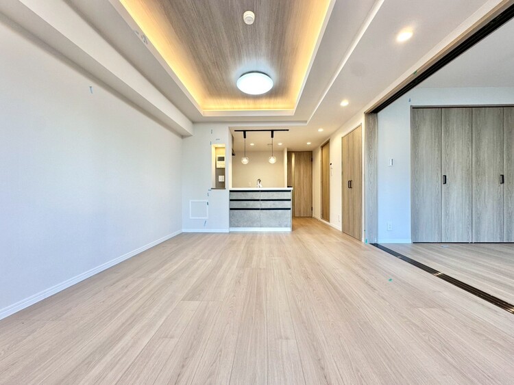 居間 忙しく過ぎゆく日常を置き去るほど、ゆったりした時間が流れるリビング。