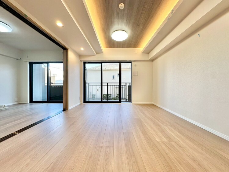 居間 快適に過ごす毎日を求めて、暮らしの中でご自身の「マイホーム」に創り上げてください。