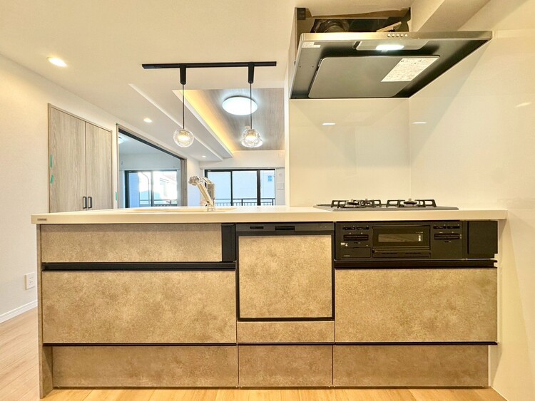 キッチン スマートな意匠と充実の機能を備えたキッチンが、暮らしにおいしい彩りを添えます。