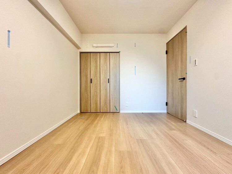 寝室 ベッドも十分に設置するスペースがあります。