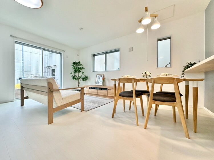 居間 居心地の良い空気感は、暮らしのステージを彩り、心からのやすらぎと満足感を与えてくれます。