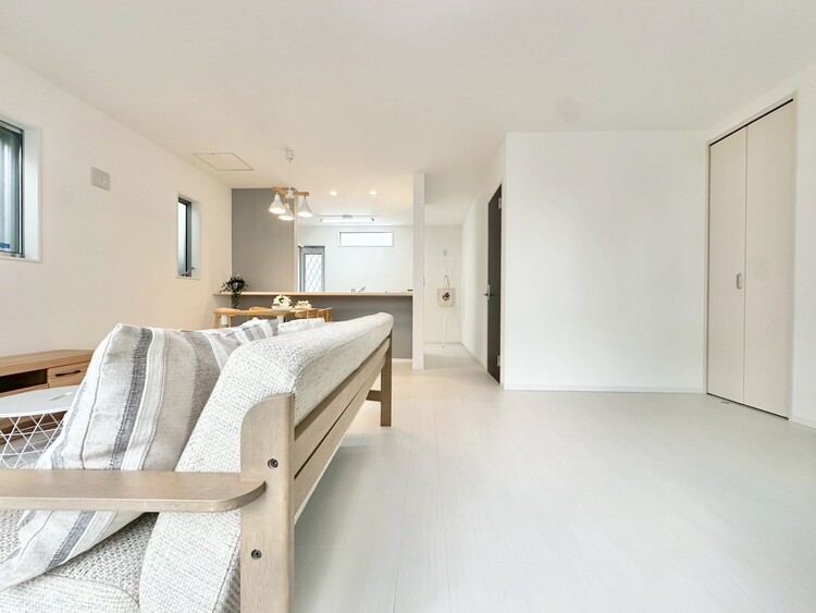 居間 快適に過ごす毎日を求めて、暮らしの中でご自身の「マイホーム」に創り上げてください。