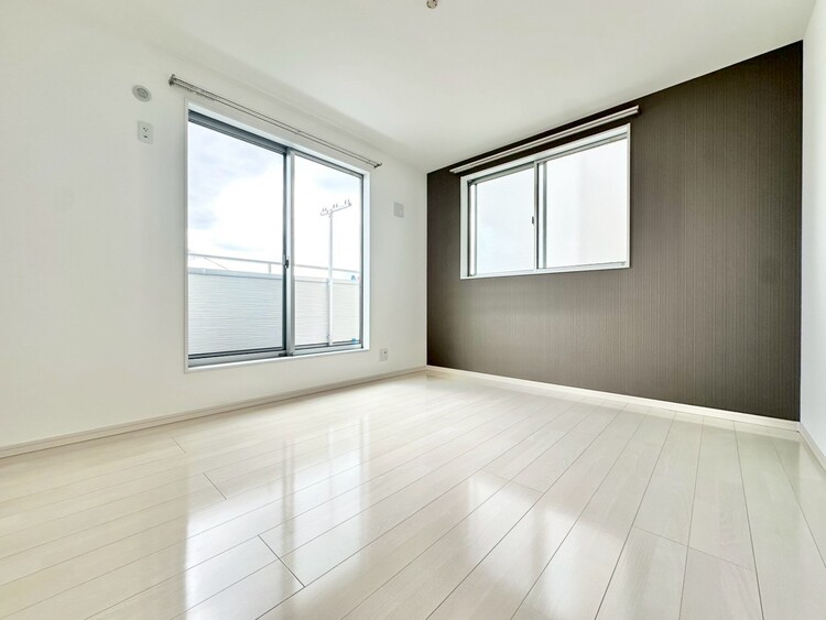 寝室 ベッドも十分に設置するスペースがあります。