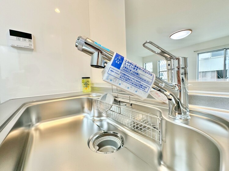 設備 家事の時短に役立つ食洗機。省スペースのビルトインタイプを採用致しました。