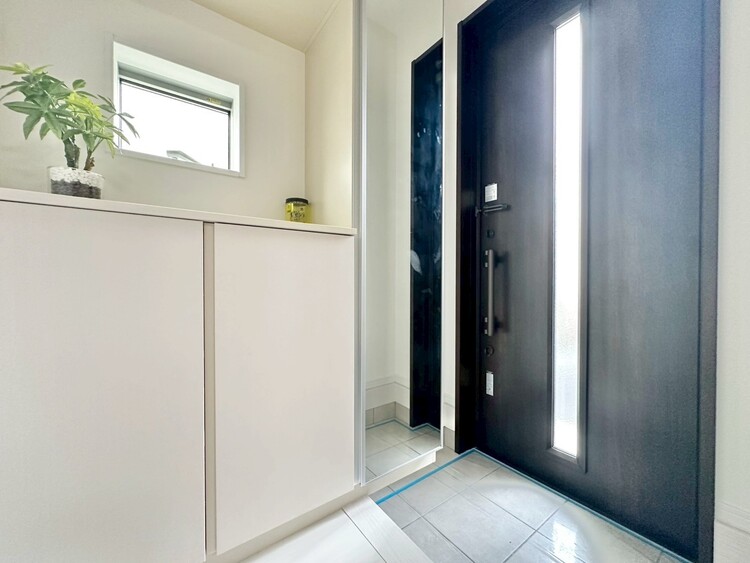 玄関 シューズボックスを完備した玄関です。