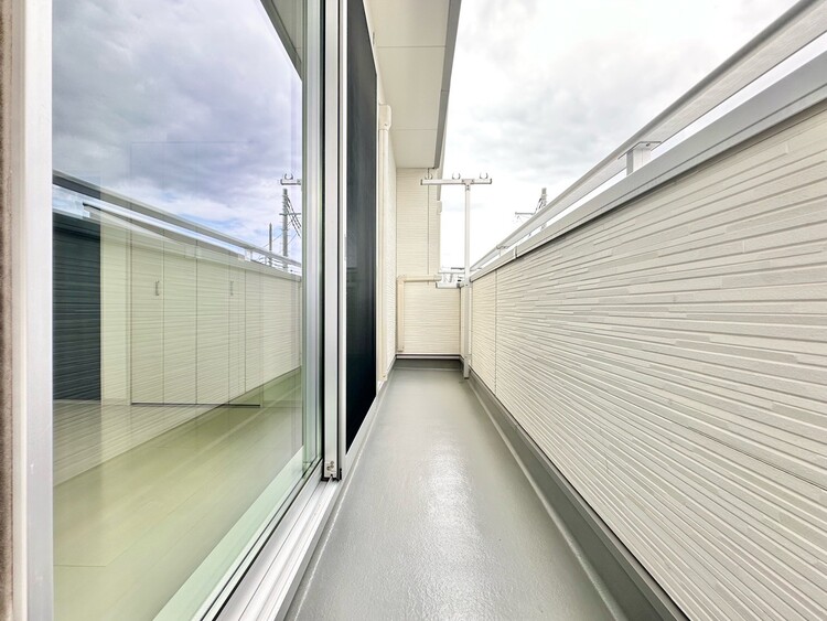 バルコニー 暮らしの中で、光と風を演出してくれるバルコニー。