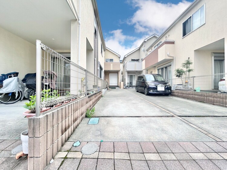 駐車場 本物件の駐車スペースです。車種制限のある場合もございますので、お気軽にお問い合わせくださいませ。