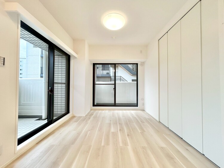 寝室 ベッドも十分に設置するスペースがあります。