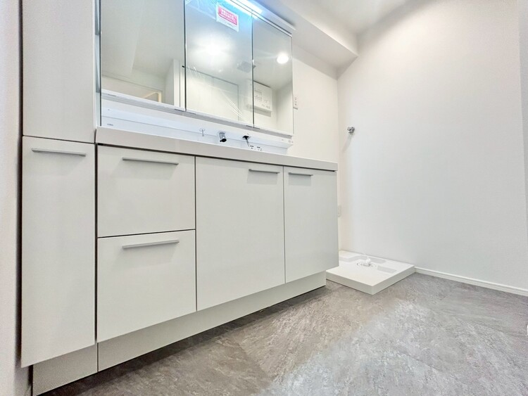 洗面 清潔感と心地よさを重視した、上質感漂うパウダールーム。