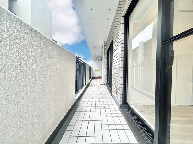 バルコニー 暮らしの中で、光と風を演出してくれるバルコニー。