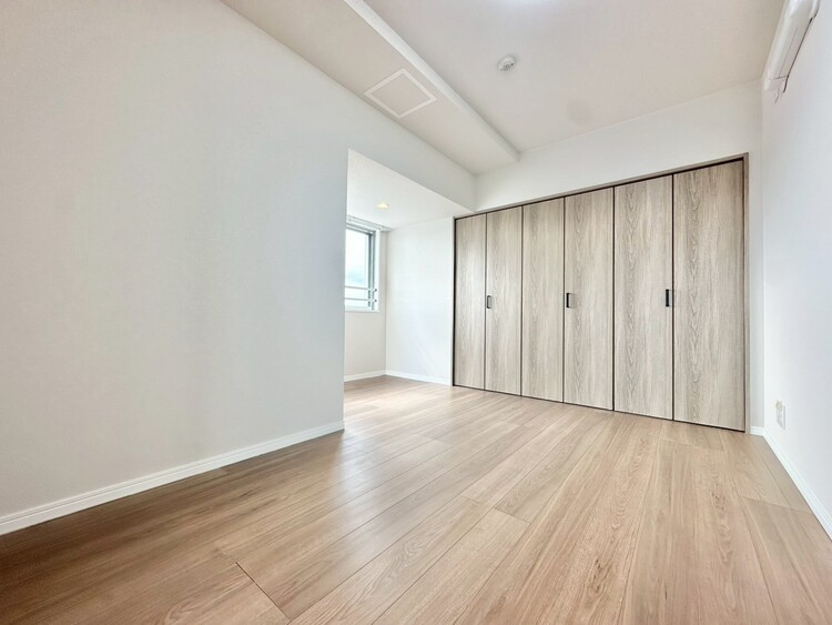 寝室 ベッドも十分に設置するスペースがあります。