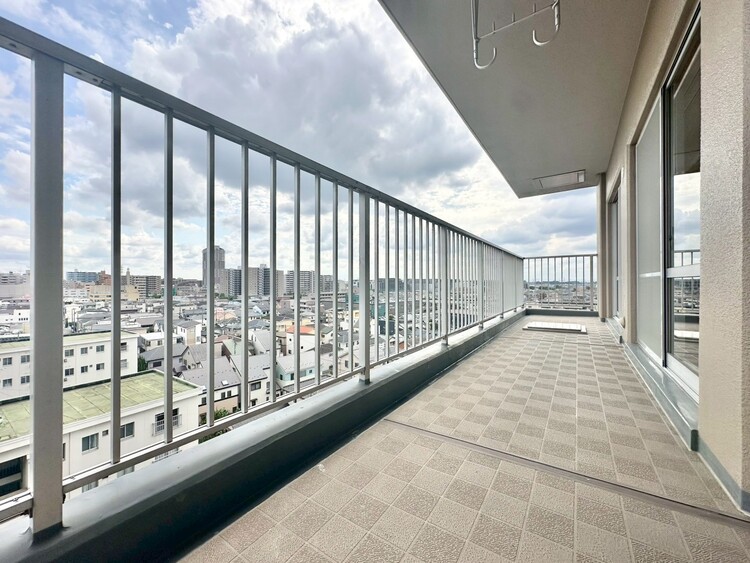 バルコニー 暮らしの中で、光と風を演出してくれるバルコニー。