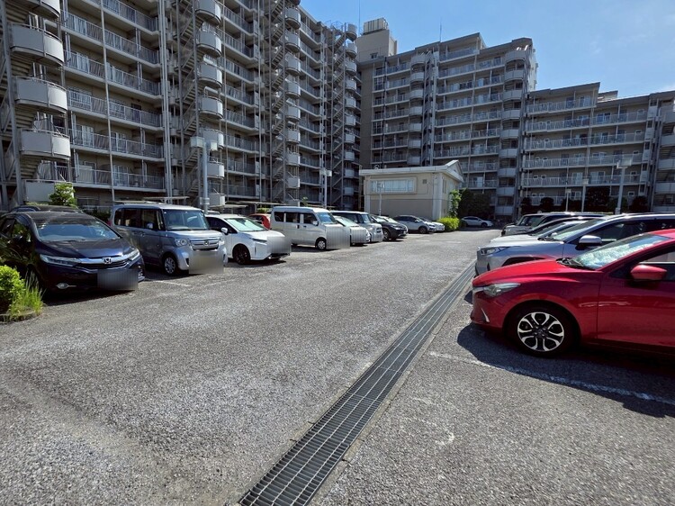 駐車場 本物件の駐車スペースです。車種制限のある場合もございますので、お気軽にお問い合わせくださいませ。
