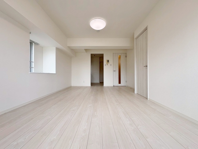 居間 居心地の良い空気感は、暮らしのステージを彩り、心からのやすらぎと満足感を与えてくれます。