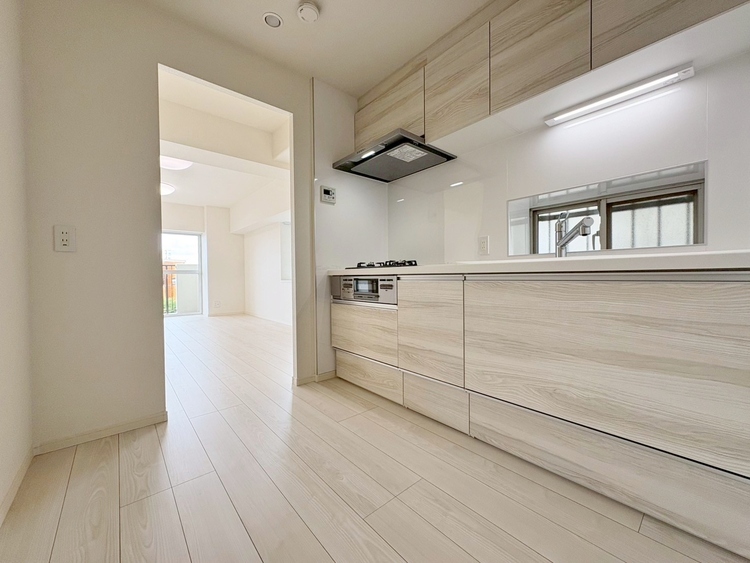 キッチン スマートな意匠と充実の機能を備えたキッチンが、暮らしにおいしい彩りを添えます。