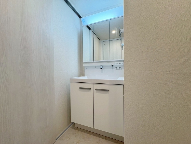 洗面 何かと物が増える場所だからこそ、スッキリと見映えの良い空間に。