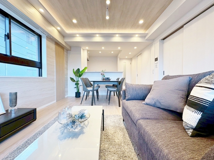 居間 居心地の良い空気感は、暮らしのステージを彩り、心からのやすらぎと満足感を与えてくれます。