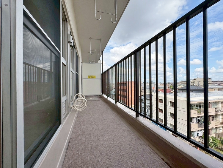 バルコニー 暮らしの中で、光と風を演出してくれるバルコニー。