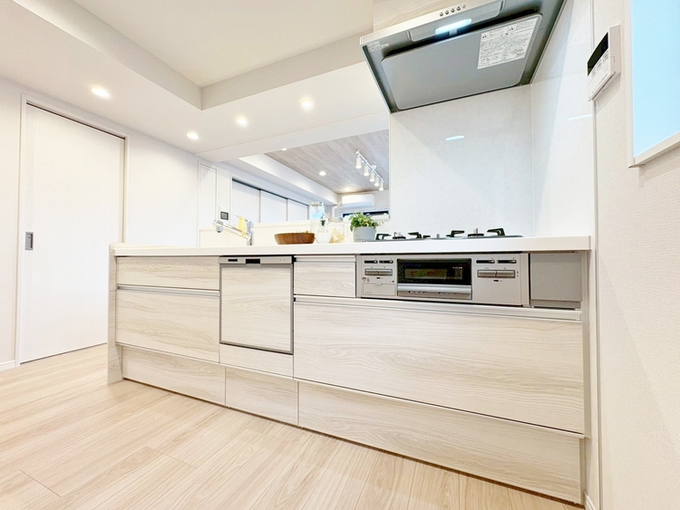 キッチン 洗練されたスタイリッシュなデザイン性と使いやすさを備えた仕様。